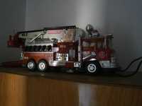 Wóz strażacki zabawka dla dzieci.