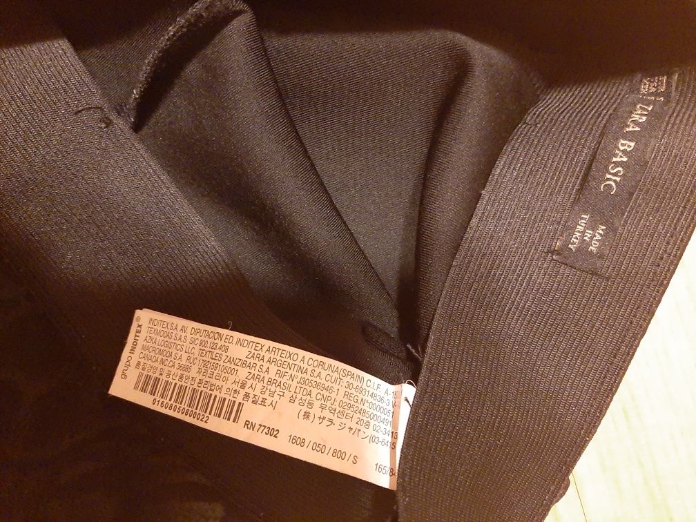 Legginsy czarne z wężowym wzorem, marki Zara, rozmiar S