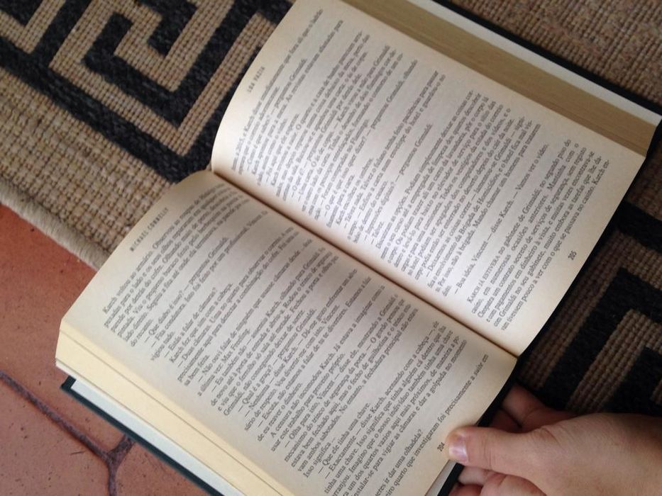 Livro e enciclopédia