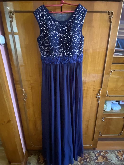 Вечірнє плаття в продажі