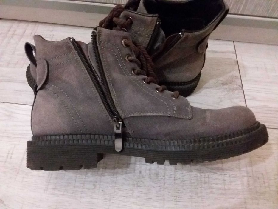 Женские ботинки 39 розмір в хорошем состоянии
