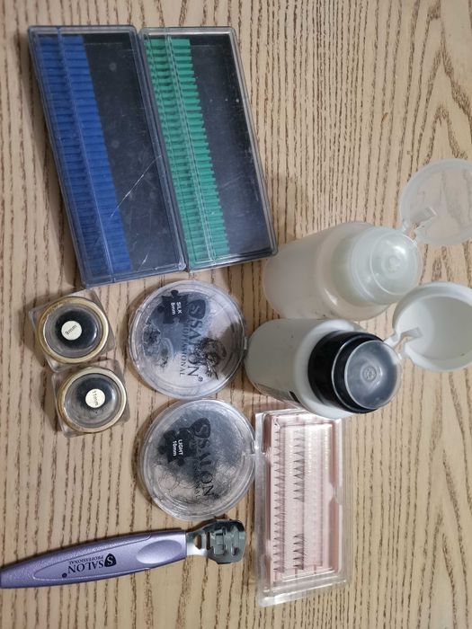 Бутылка с помпой станок педикюр ресницы наращивание