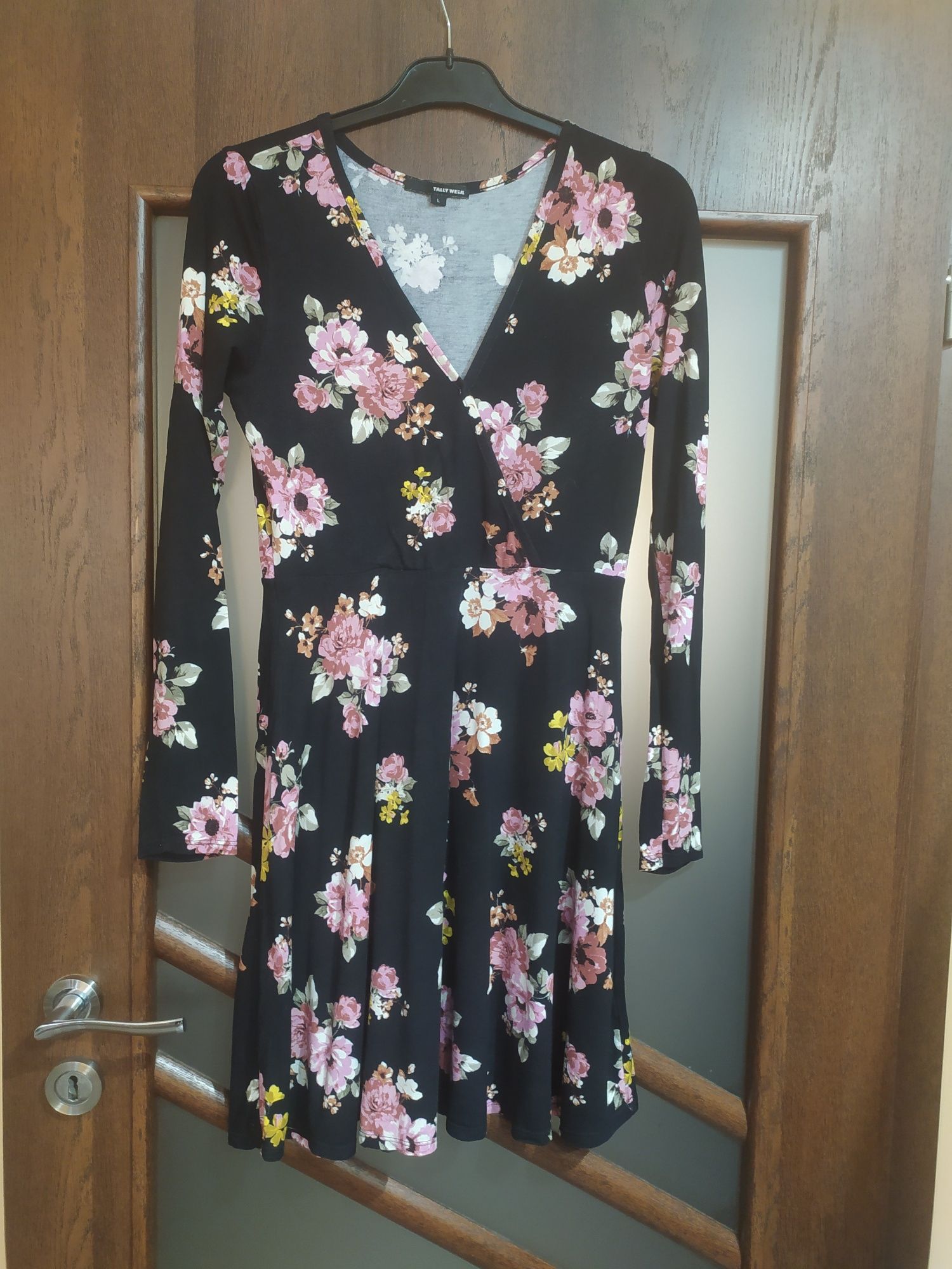 Sukienka w kwiaty rozkloszowana elastyczna 40 L Tally Weil