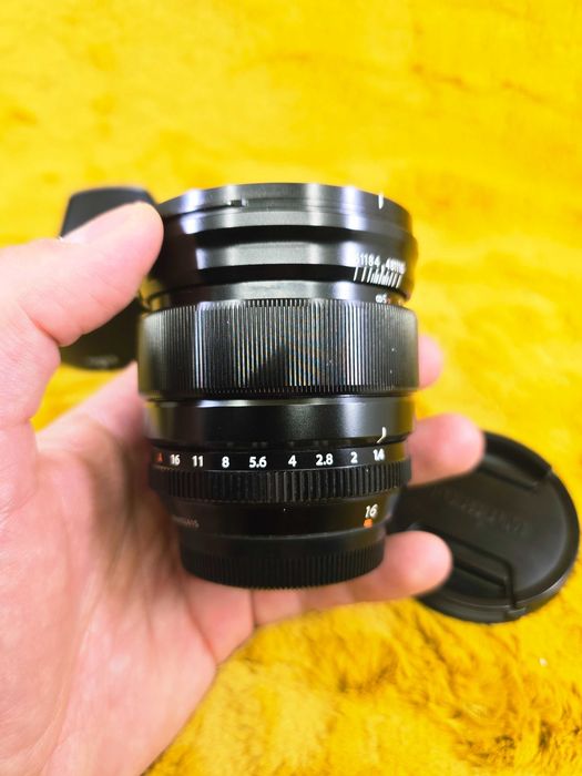 Об'єктив Fujifilm Fujinon XF 16мм f1.4 R WR -- світлосильний ширік --