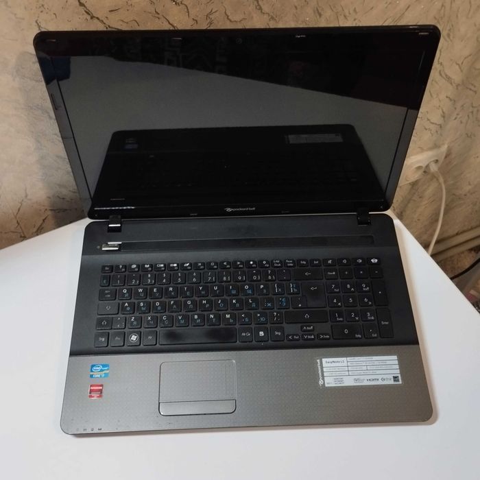 Ноутбук Packard Bell P-7YS0 | 17.3 FHD | 4 ядра | видео 2гб | 8/750 гб