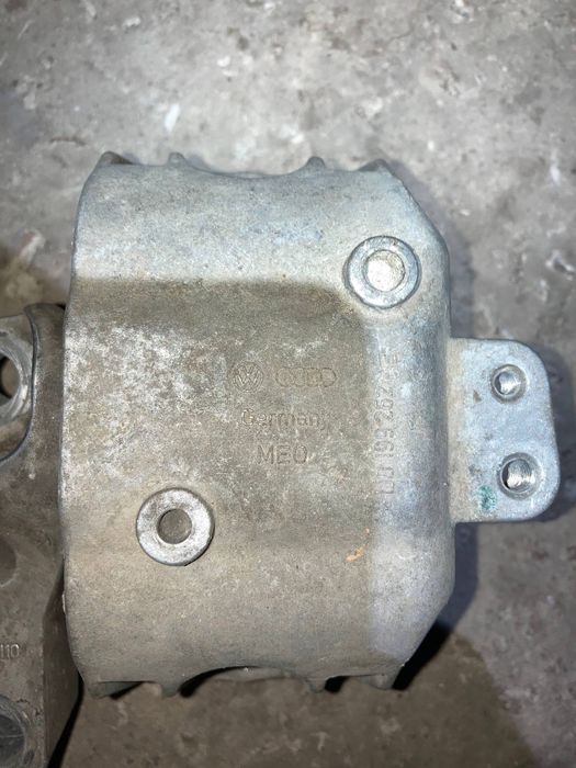 Права опора двигуна Skoda Octavia Tour 1j0199262