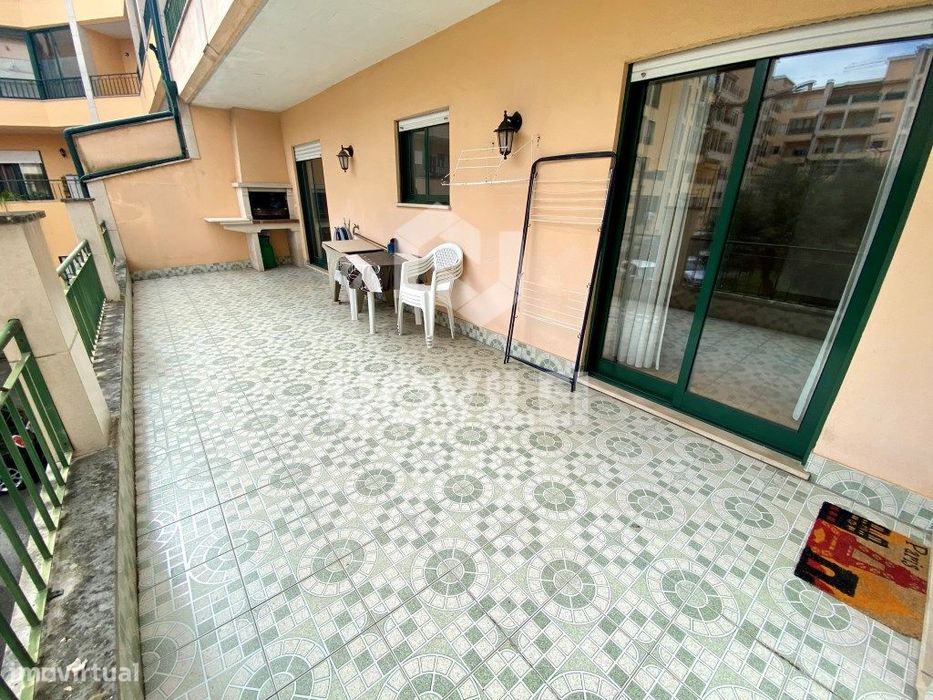 Apartamento T3 com terraço ao nível do 1º andar.