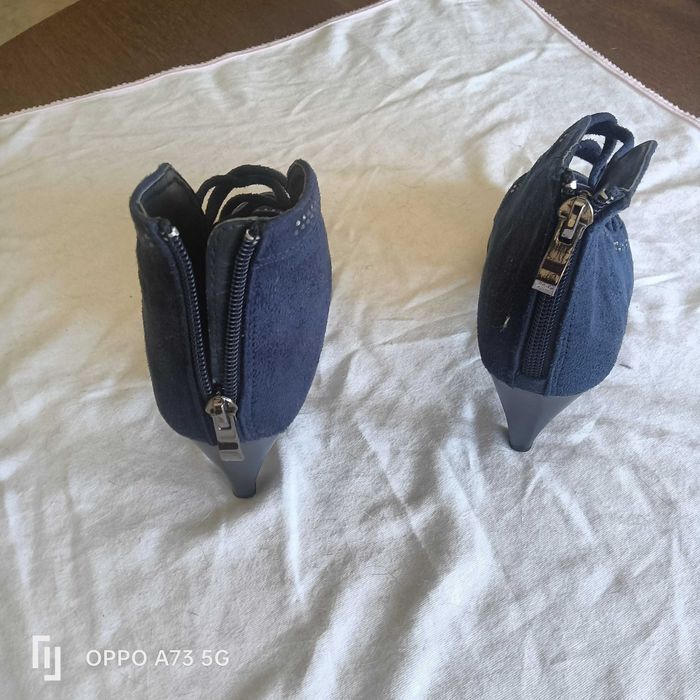 Botas e sandálias em bom estado