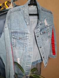 Стильна джинсова курточка жіноча