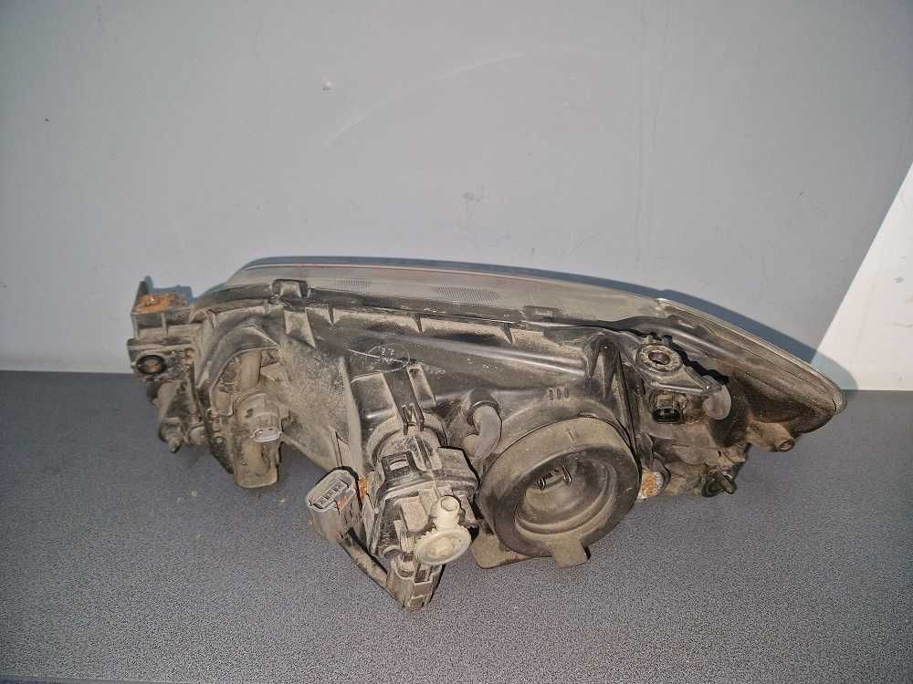 Mazda 323F Lift Lampa Przód Prawa