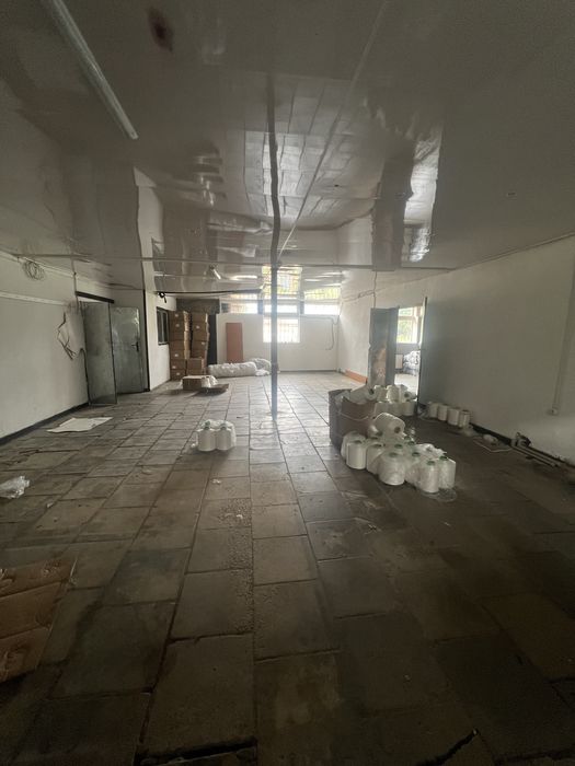 Продаж комерційного приміщення 220 кв.м на приватній  зем .4 сотки.