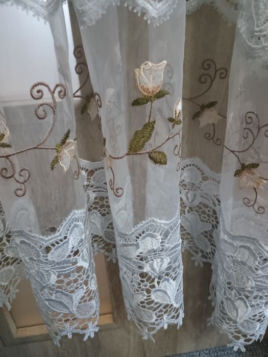 Piękna firanka do sprzedania pasuje na karnisz 180 cm