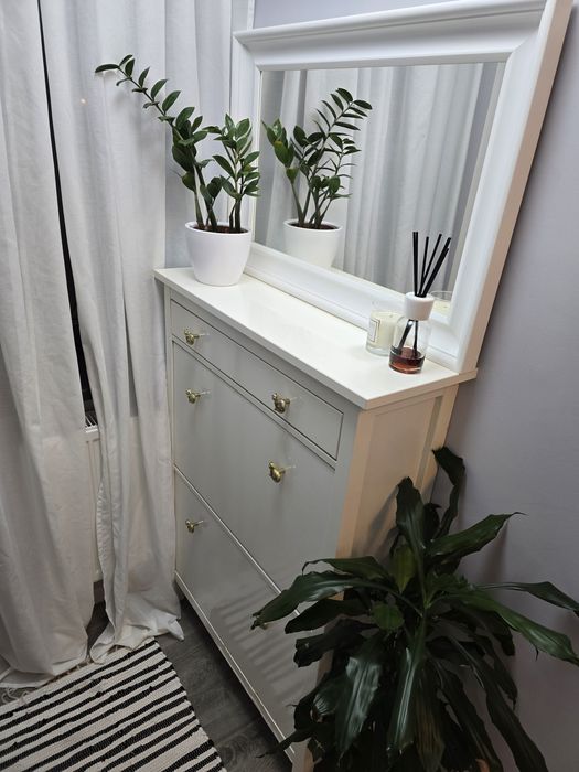 Biała szafka na buty