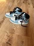 Air Jordan 1 Retro High University Blue