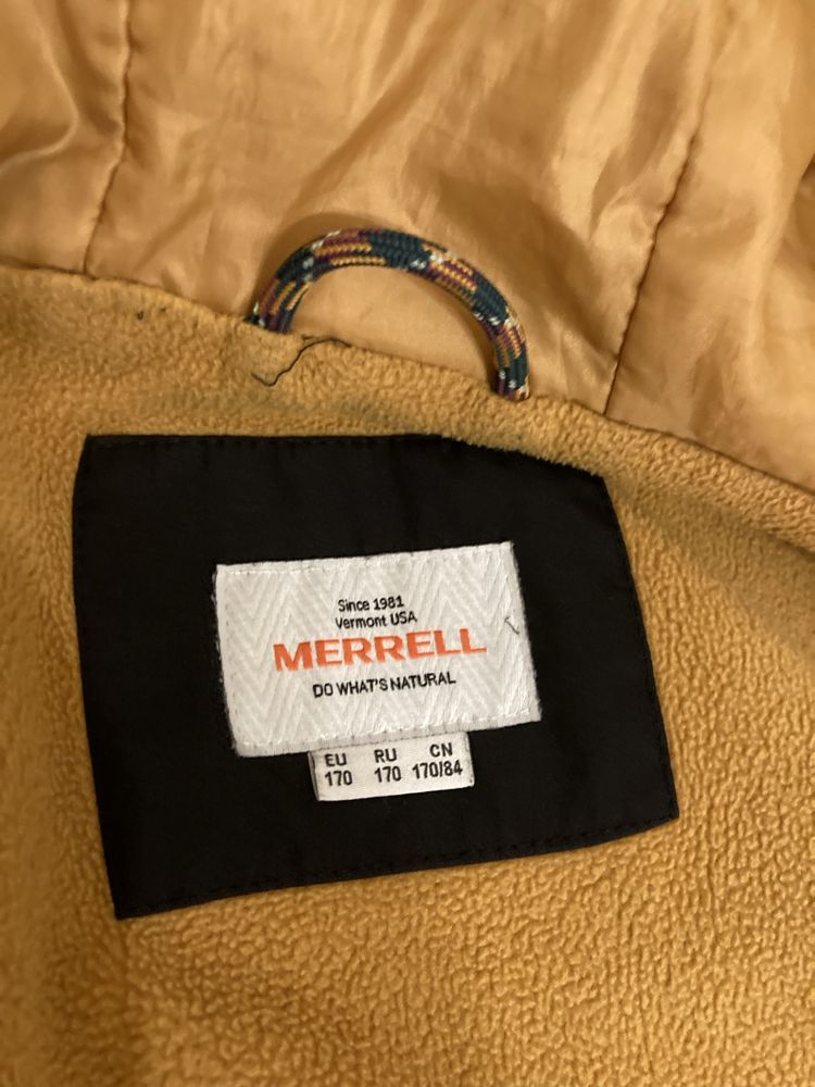 Продам демісезонну куртку Merell