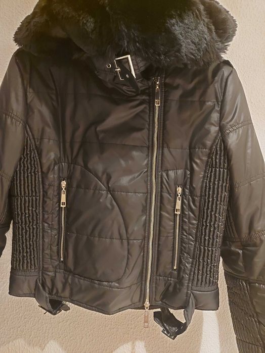 Blusão preto com gola de pêlo