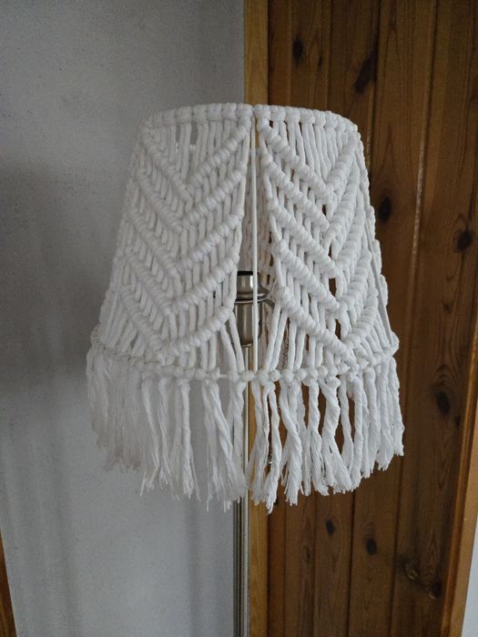 lampa stojąca podłogowa kinkiet abażur boho makrama biała