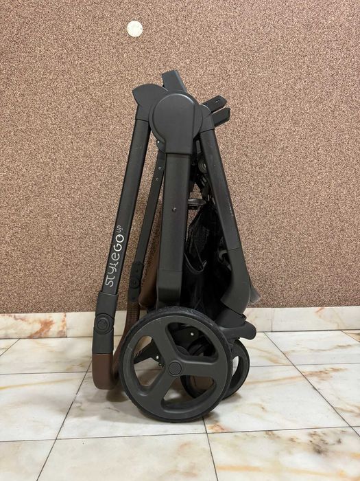 Trio Chicco Style Go Up com Isofix – Carrinho, Alcofa e Cadeira Auto