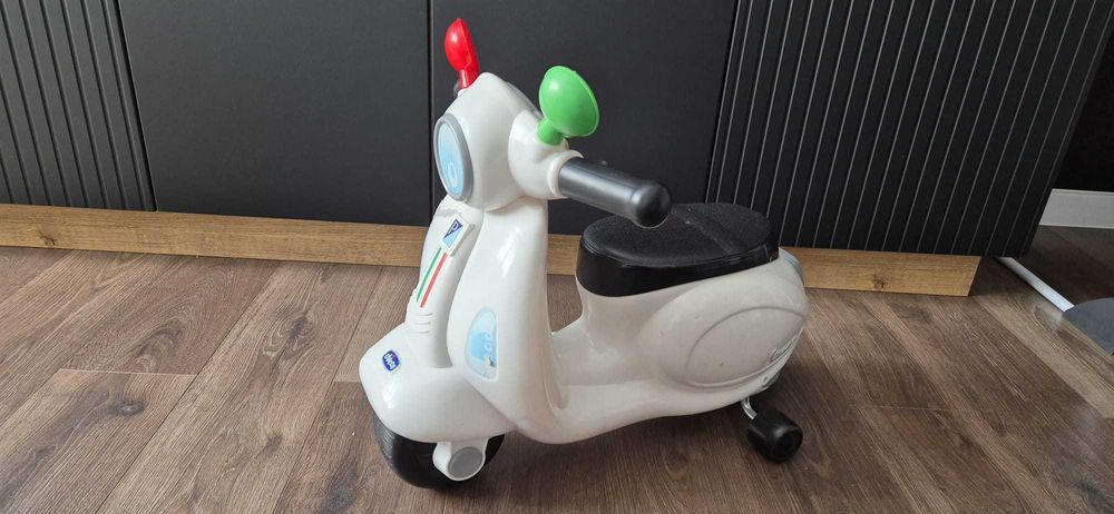 Chicco Vespa Primavera Skuter jeździk dziecięcy