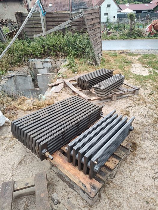 Grzejnik żeliwny na nogach skandynawski loft retro  radiator