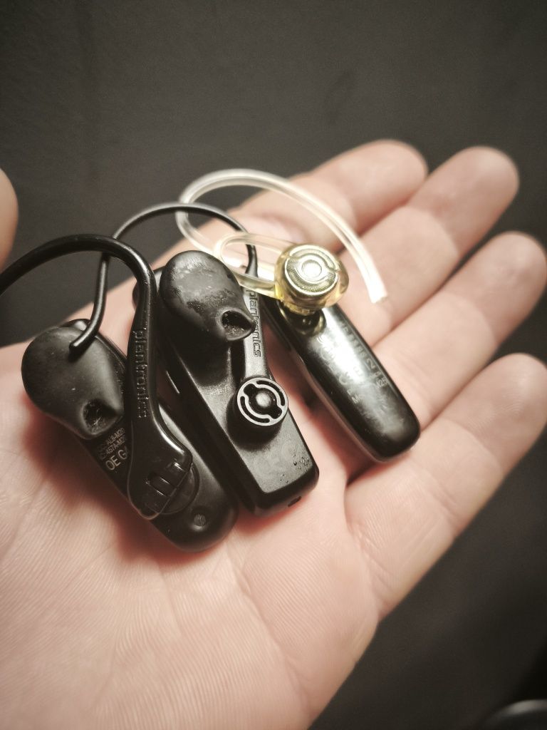Блютуз наушник Plantronics