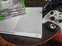 Xbox one S + 2 pady + gry