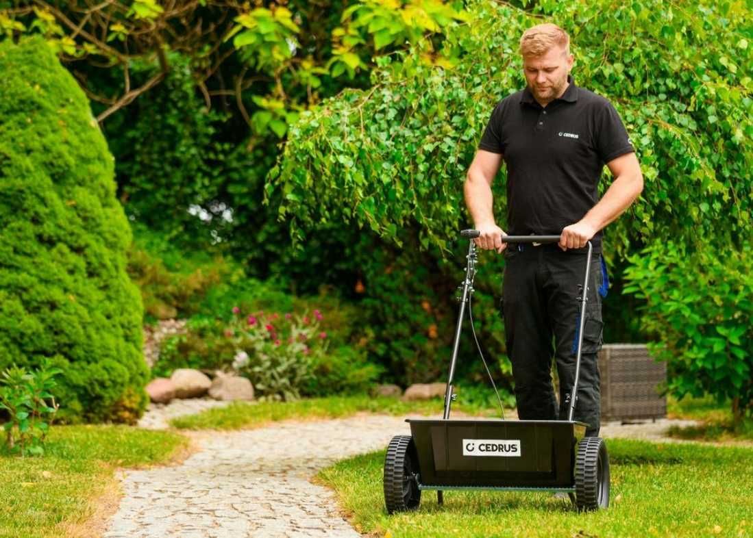 ROZSIEWACZ Siewnik do Nawozu Nasion Trawy Soli 26L Gigant