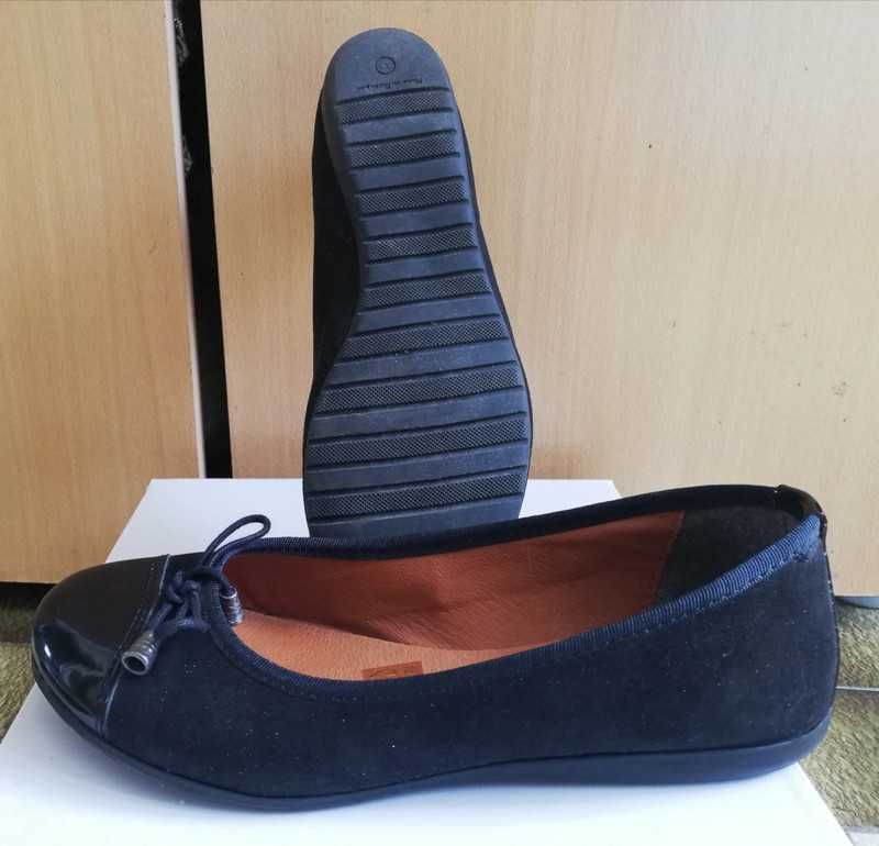 Calçado. Sapatos sabrinas.