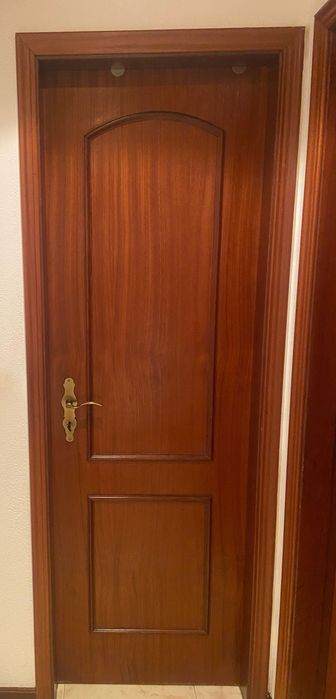Portas de madeira. Impecáveis