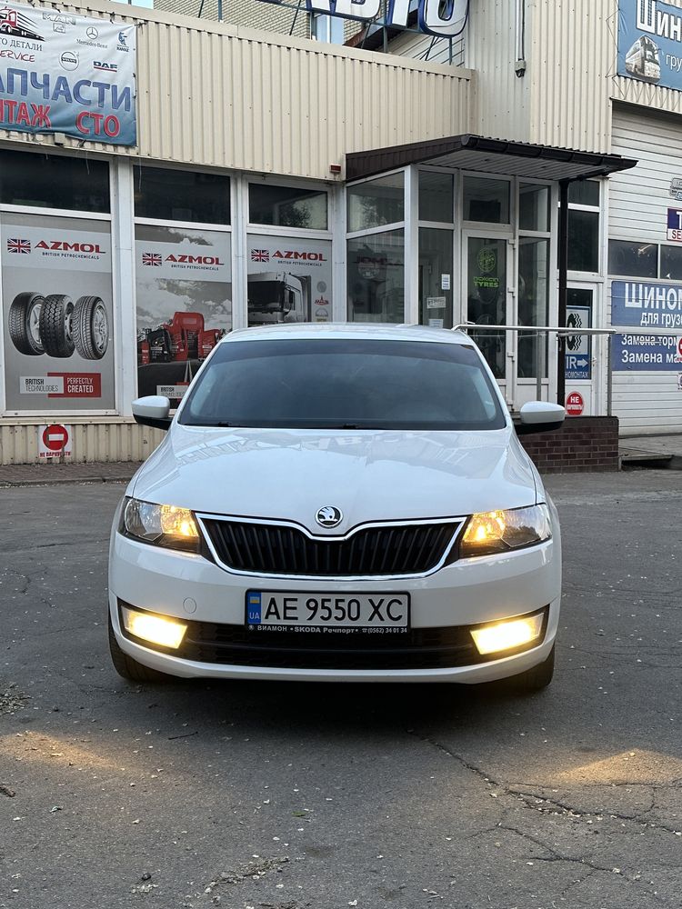 Skoda Rapid 2013 не крашеная