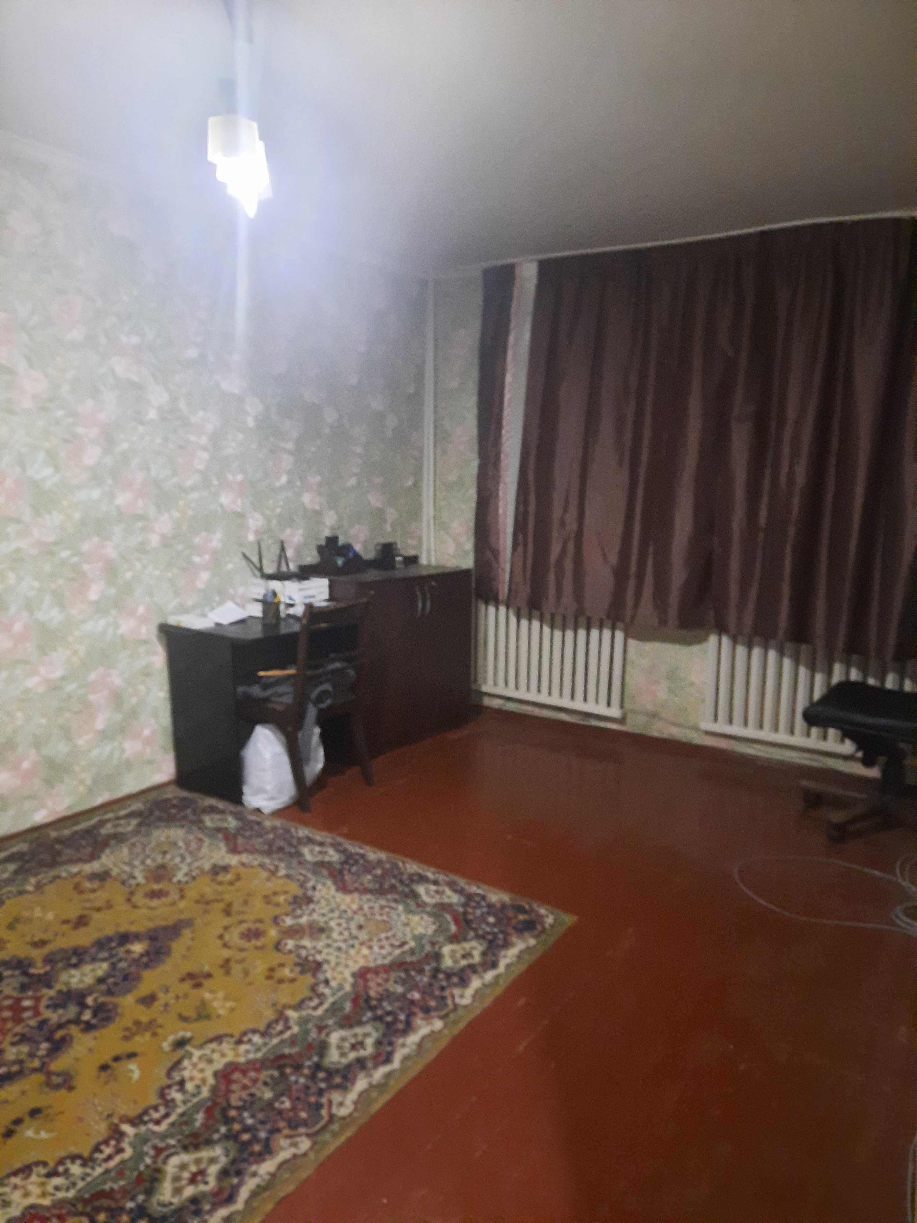 Продам 2х комнатную гостинку метро Холодная Гора