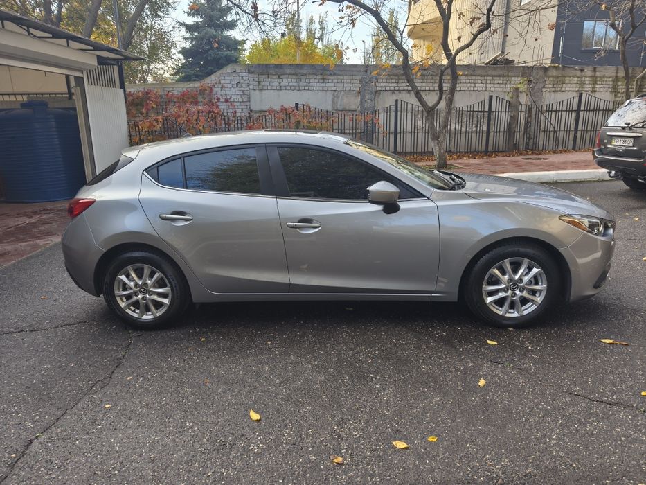 Мазда 3  2014 г 2.0 бензин автомат