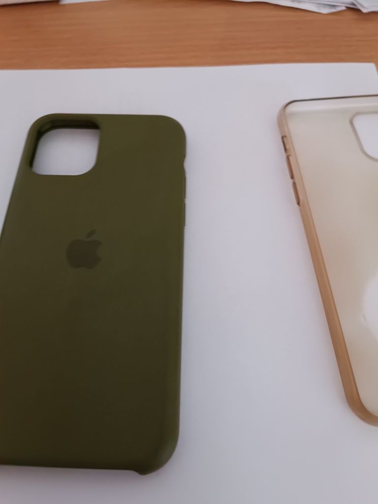 Продам одним лотом три чохла на iPhone 11 Pro