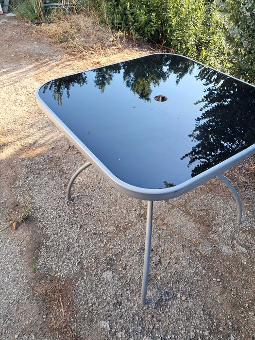 Mesa de jardim usada