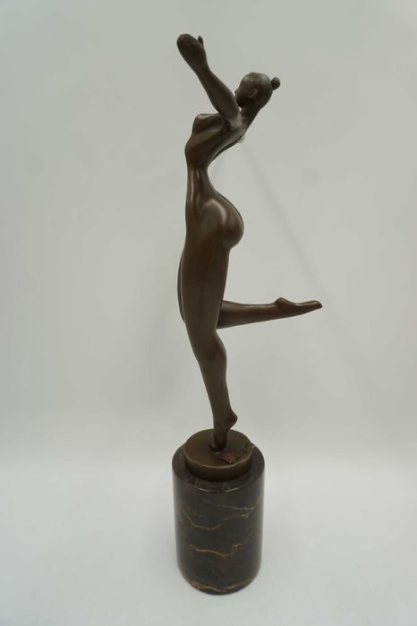 NOWOCZESNA figura z brązu tancerka modernistyczna