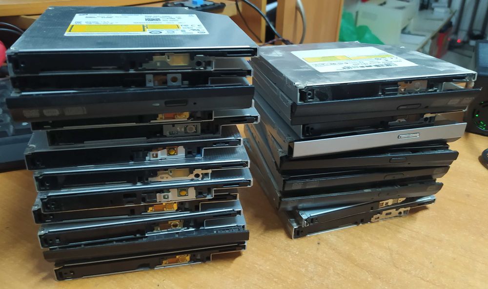 Компьютерный хлам (проц, память, платы, видеока, HDD, DVD, кулера, БП)