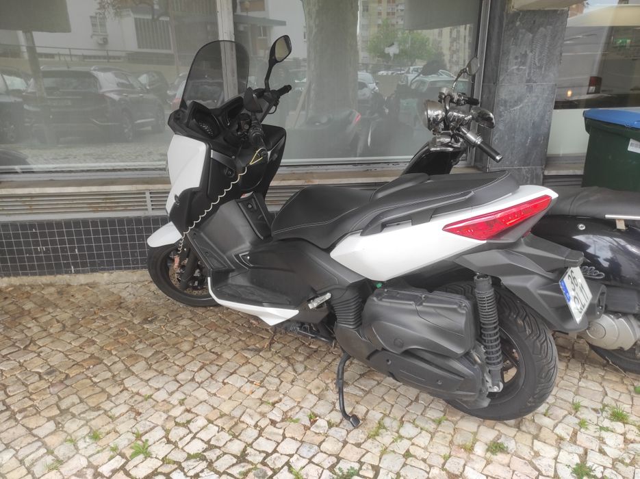 Yamaha X-max 400