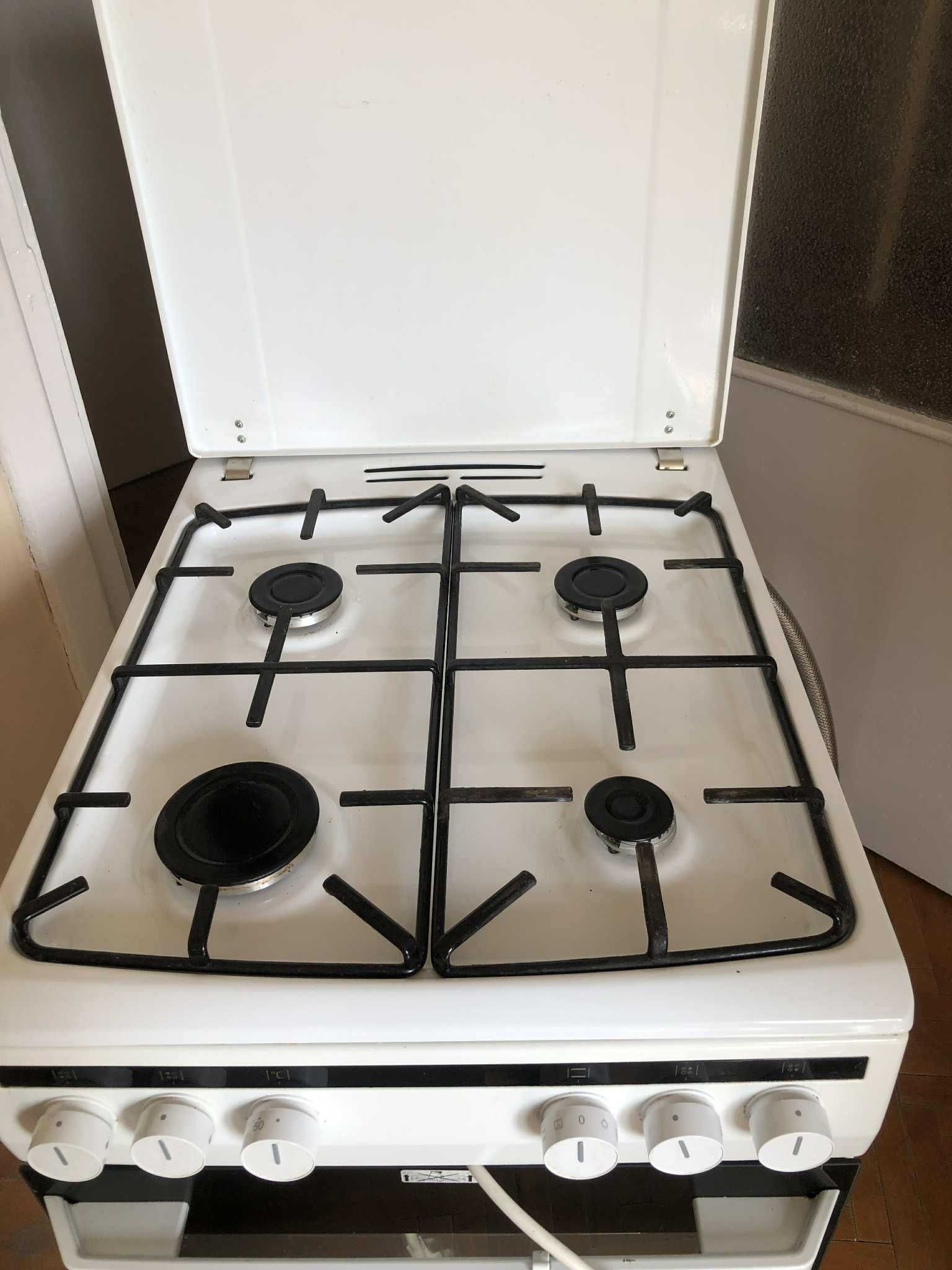 Kuchenka wolnostojąca Amica SHM 5865 W