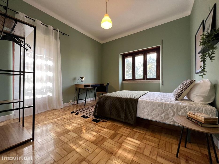 707024 - Quarto com cama de casal em...