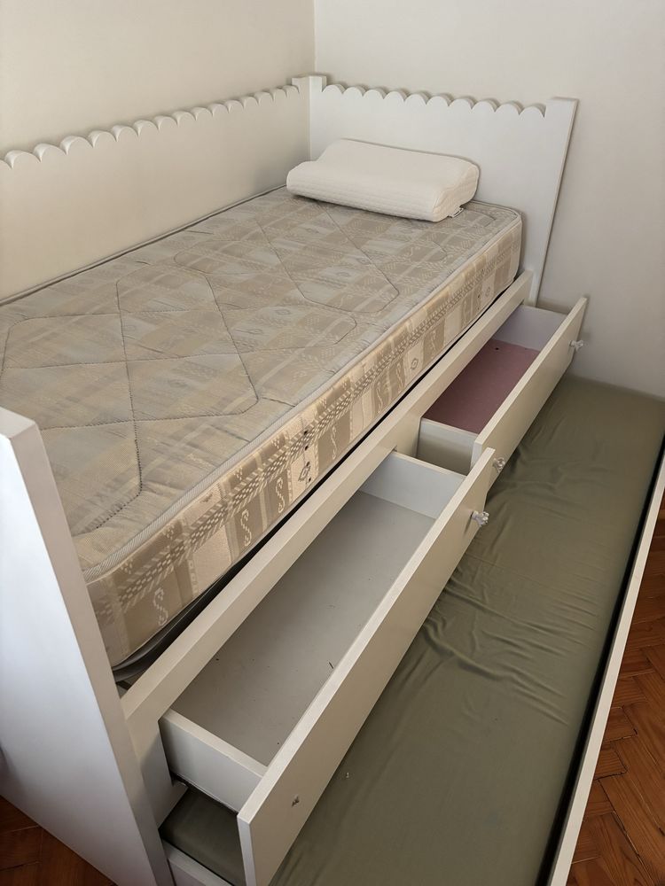 Cama em MDF lacada