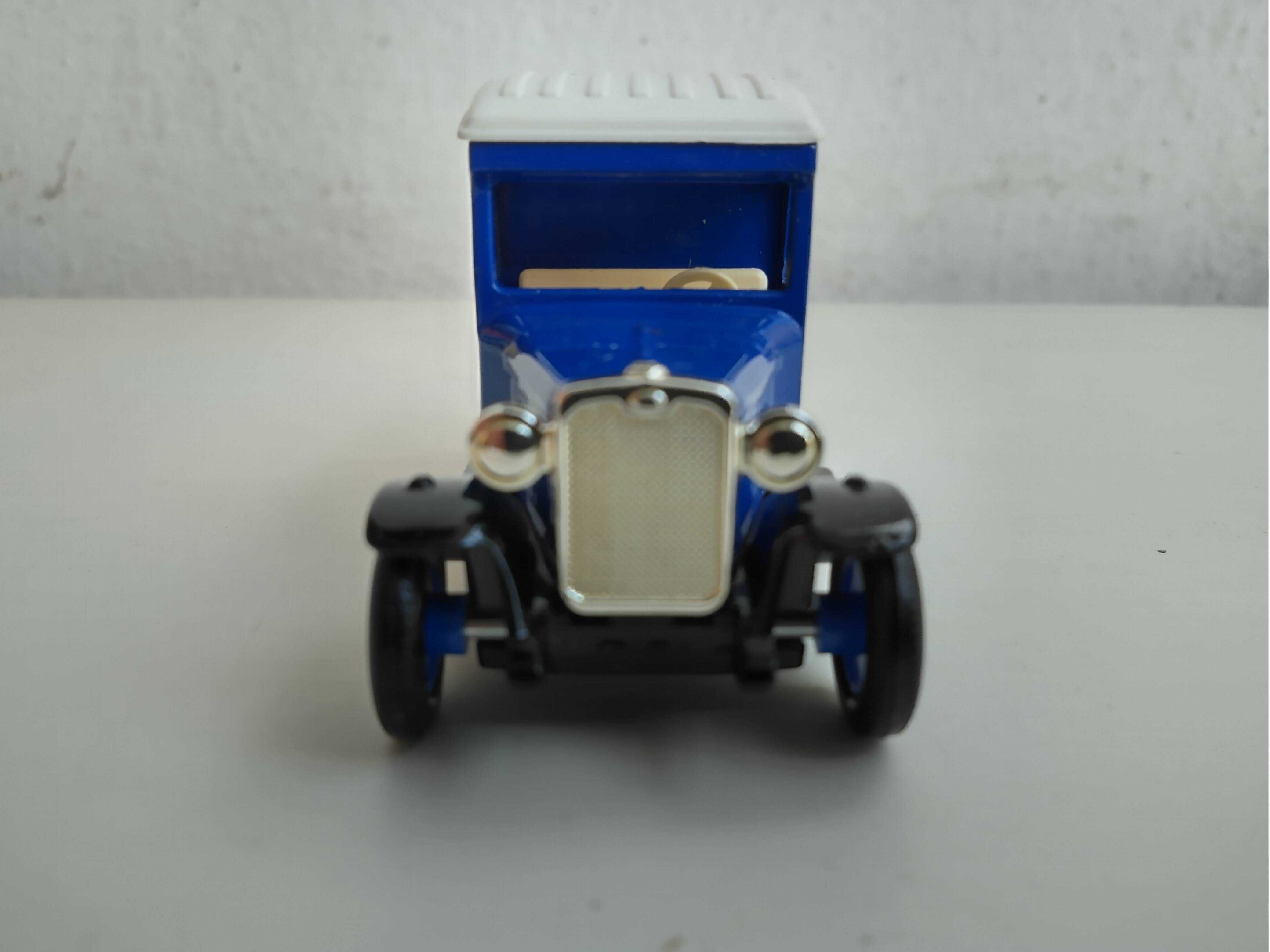 miniatura automóvel: Chevrolet Van 1928 Nivea Cream, ainda na caixa