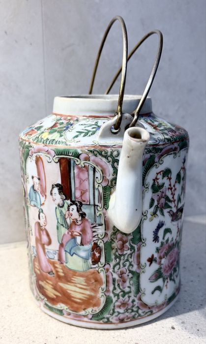 Fantástico antigo bule de chá chinês “Familia Rosa” esmaltado à mão