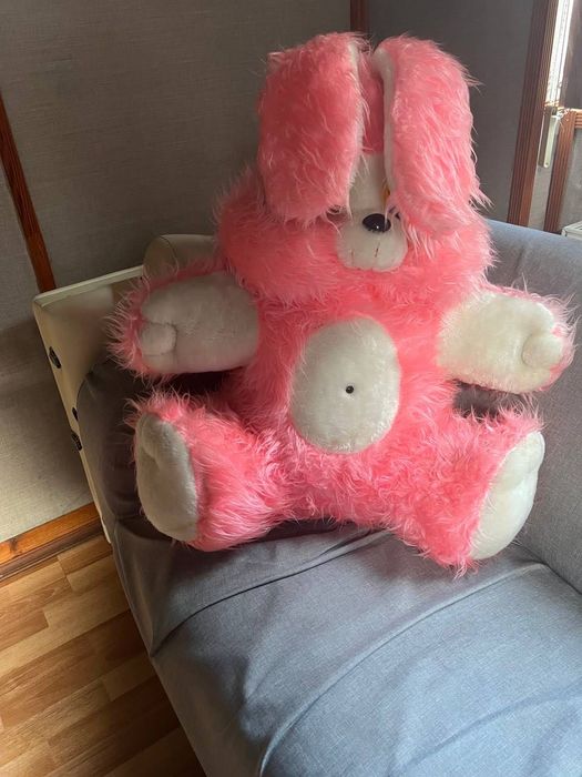 Заєць рожевий великий
