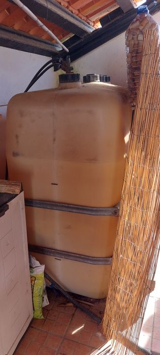 Vendo depósito de 1000 L