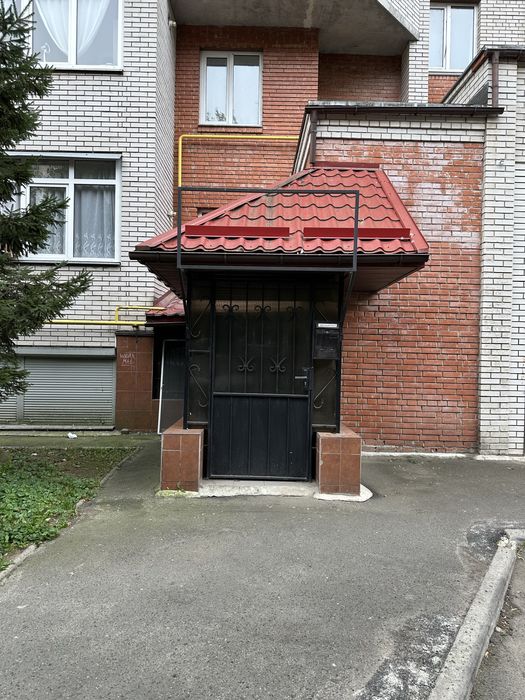 Продаю офісне приміщення вул. Грушевського, 19