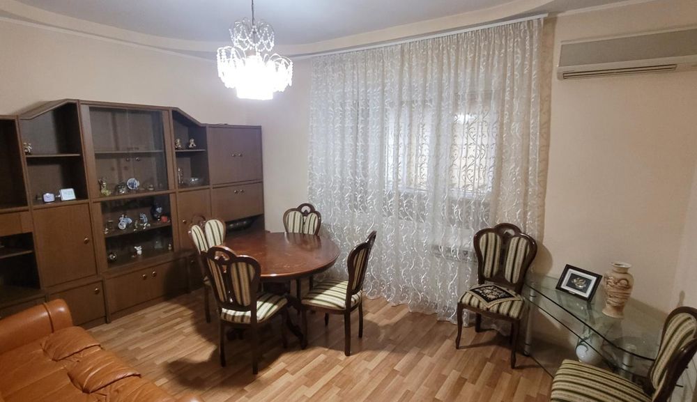 Повністю укомплектована квартира у центі Запоріжжя