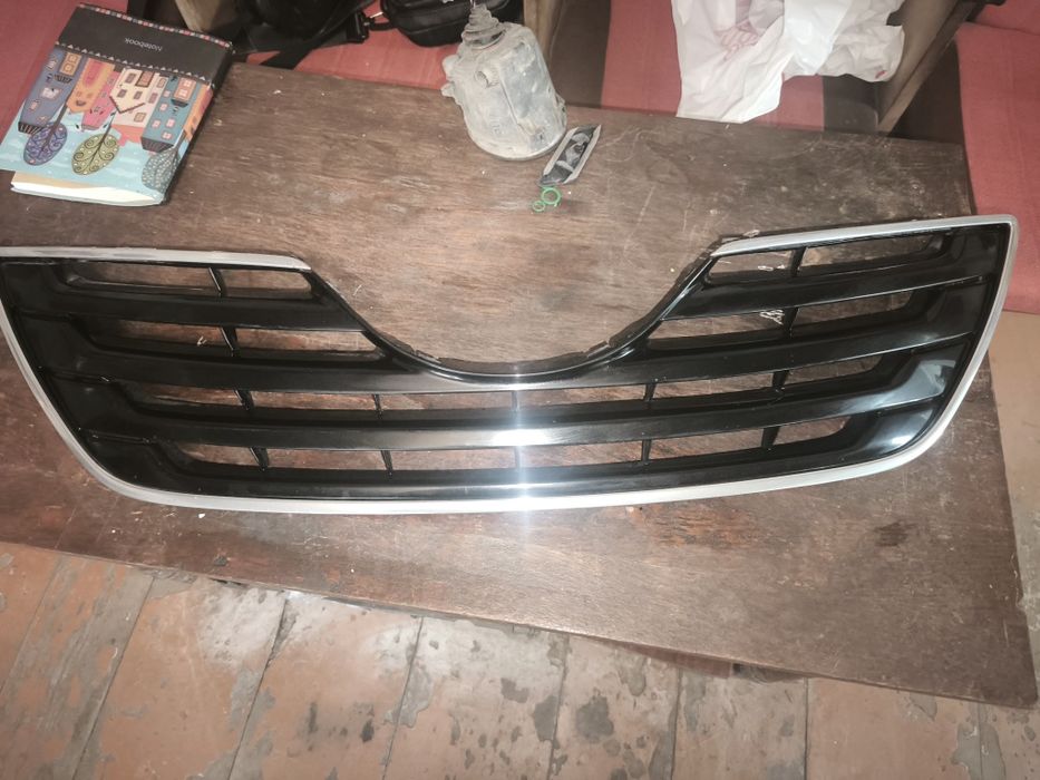 Ришітка радіатора Toyota Camry 40.