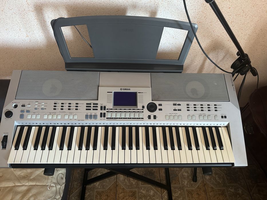 Yamaha PSR S 550
