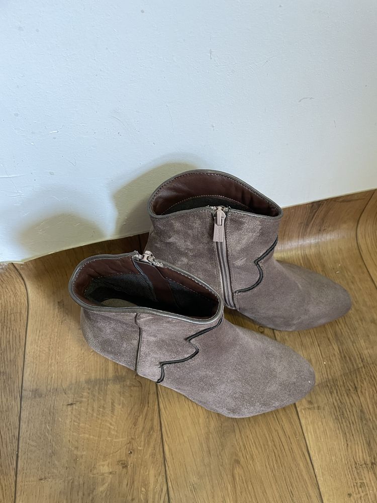 Brązowe zamszowe buty botki za kostkę kowbojki na obcasie
