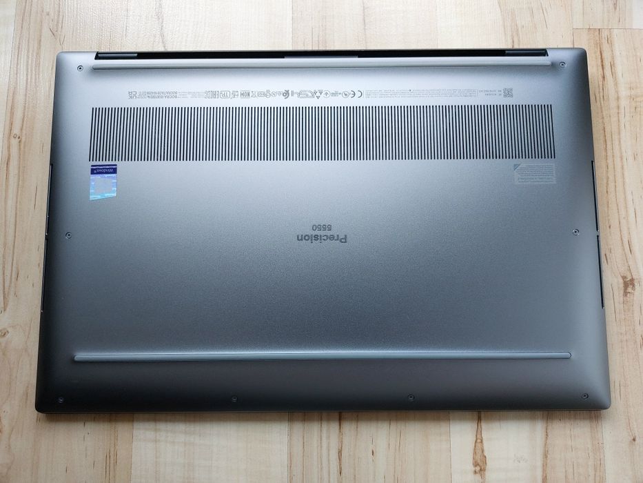 Dell Precision 5550  i9-10885H/32GB/1TB SSD/IPS FHD+/ T2000 Max-Q/
